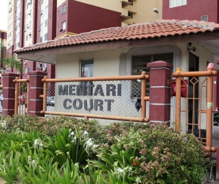 Mentari Court Bandar Sunway small room for rent with bed and wardrobe