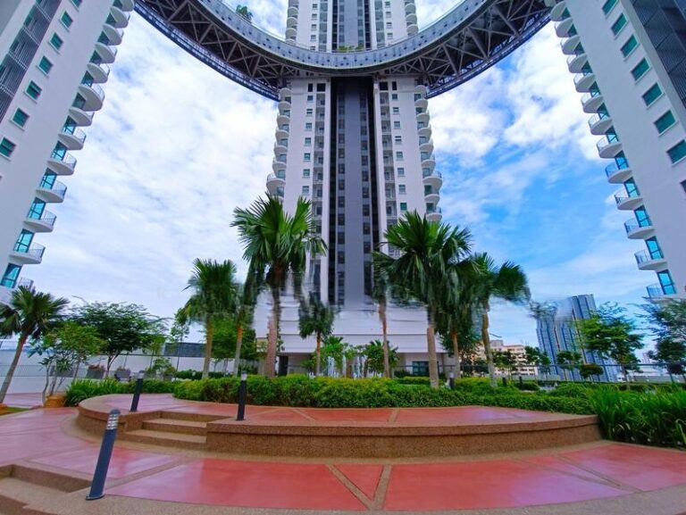 Fully furnished high floor 1 bedroom Datum Jelatek Residence for rent with 2 car parks