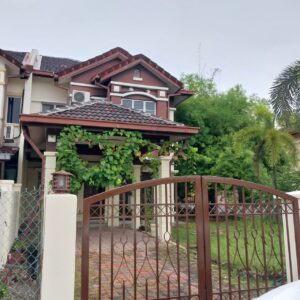 Putra Heights Double Storey House for Rent with Renovated Interior and Garden