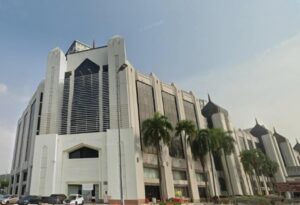 Corner ground floor shop-office for rent at IOI Business Park Puchong facing LDP