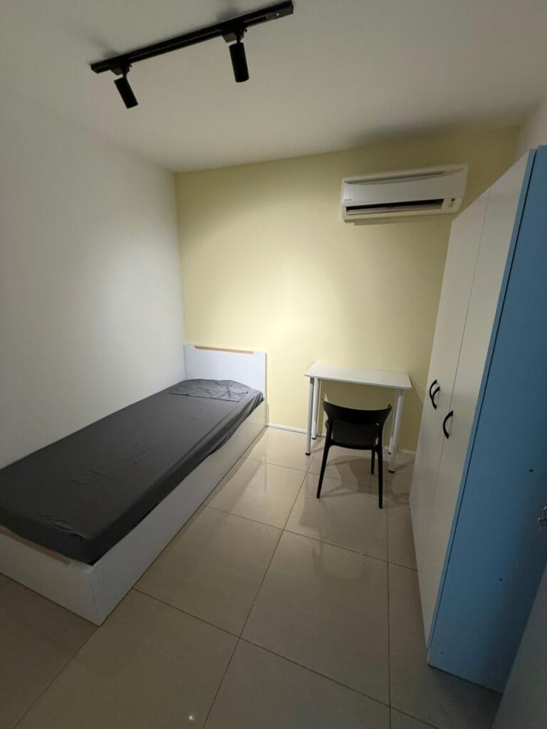fully furnished single room with air conditioning near MSU Shah Alam