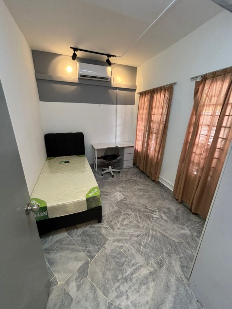 Fully furnished single room with window for rent at USJ 9 near Taipan LRT