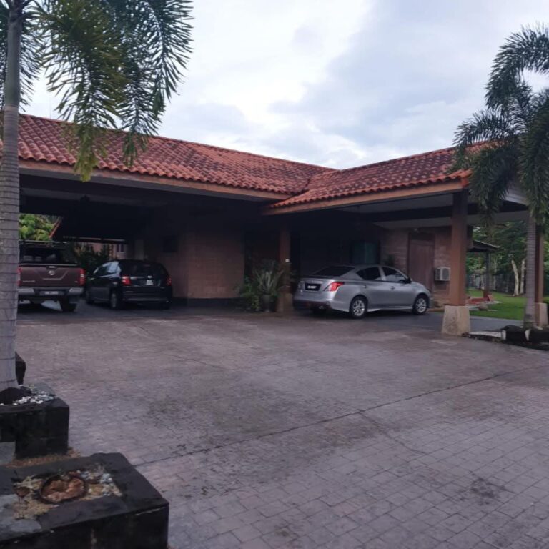 Fully furnished double storey bungalow with large garden in Kota Damansara