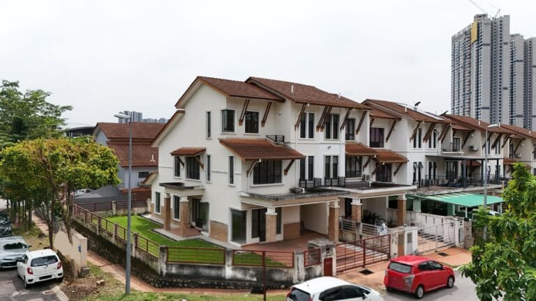 2.5 storey corner terrace house for sale in Bandar Kinrara BK9