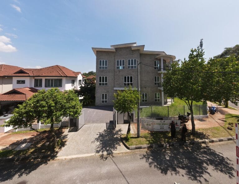 3 storey bungalow house for sale in Seksyen 9 Kota Damansara