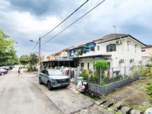 Renovated freehold end lot terrace house in USJ 13 for sale