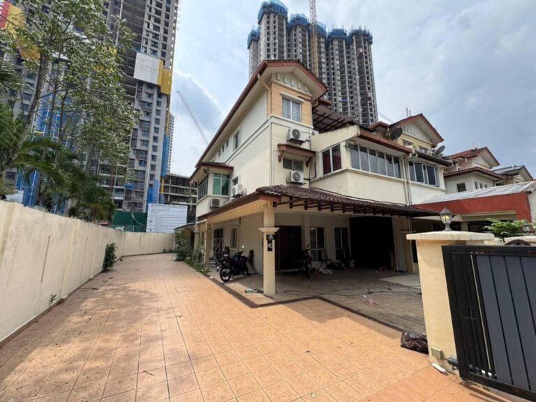 Renovated freehold 3 storey corner house in Taman Kinrara Mas Bukit Jalil