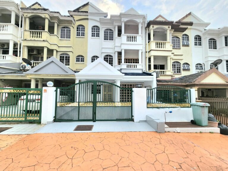Refurbished 2.5 storey freehold house for sale in Bayan Hills Homes Puchong Jaya