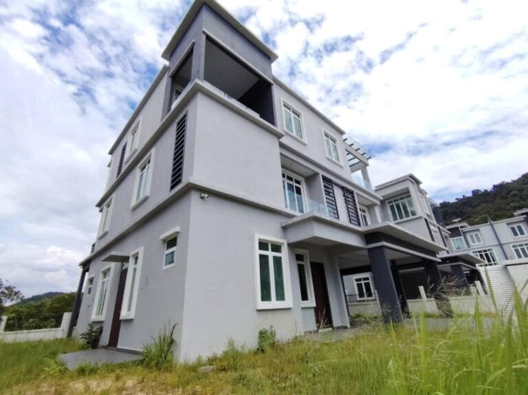 Brand new 3 storey bungalow with private pool and lift in TTDI Kuala Lumpu