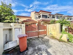Double storey superlink house with extra land for sale in Bandar Utama BU1