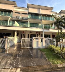 Fully furnished 3 storey terrace house in Taman Denai Puchong for rent